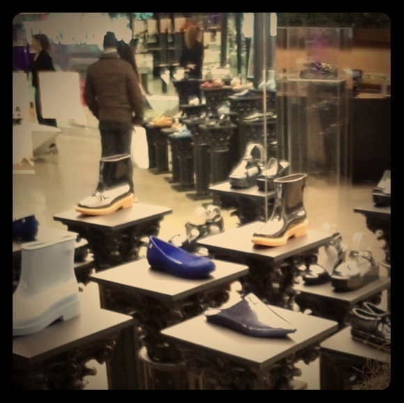 Meet your Posher, Beverly - Picture 1 of 1